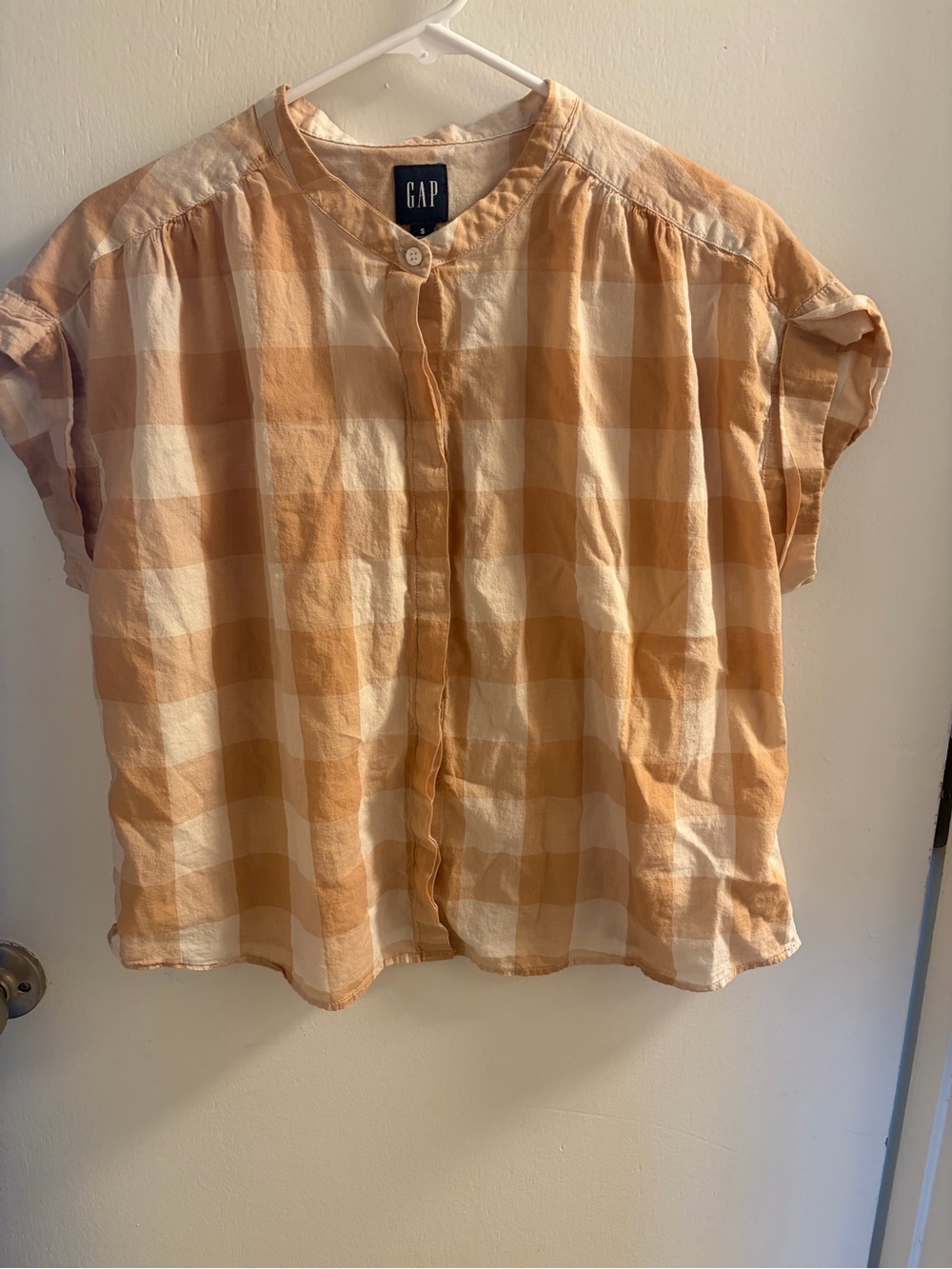 GAP Women's Short Sleeve Button-Down Shirt in beige and Cream Gingham